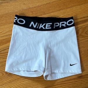 White womens nike pro 3” inseam size small